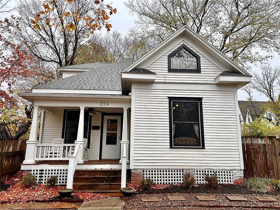 1st image of 224 N Locust Ave