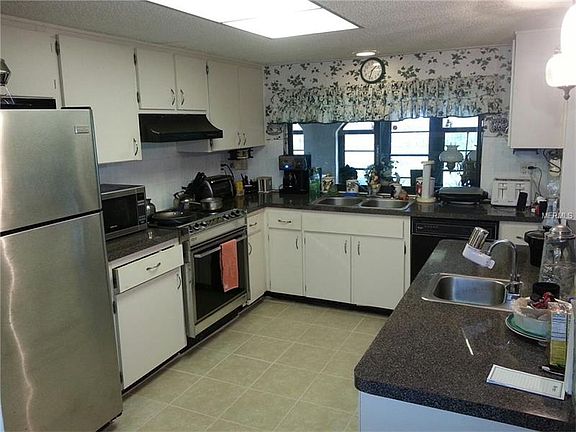 5th image of 601 Ivey Ln