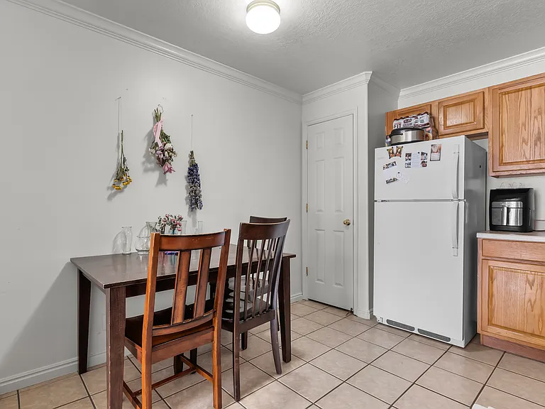 567 N University Ave #210 — Photo 3