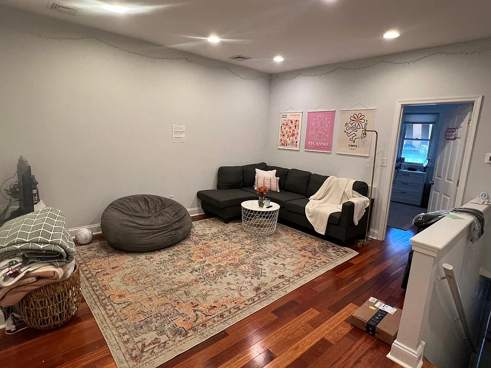 1045 W Lancaster Ave #2