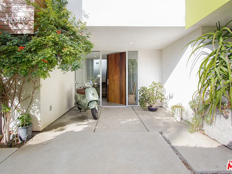 1046 6th Ave — Photo 3