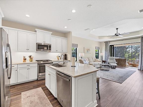 4th image of 221 Palidoro Cir