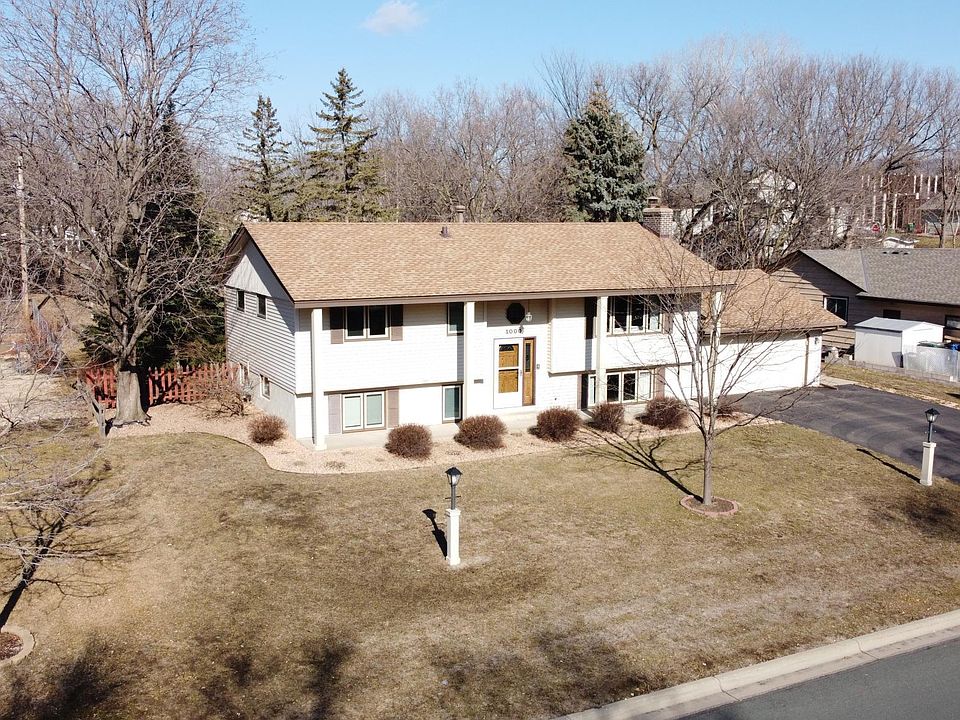 1st image of 1000 Leisure Ln
