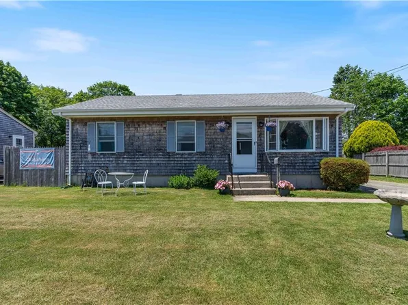 30 Rosedale Ter, Middletown, RI 02842