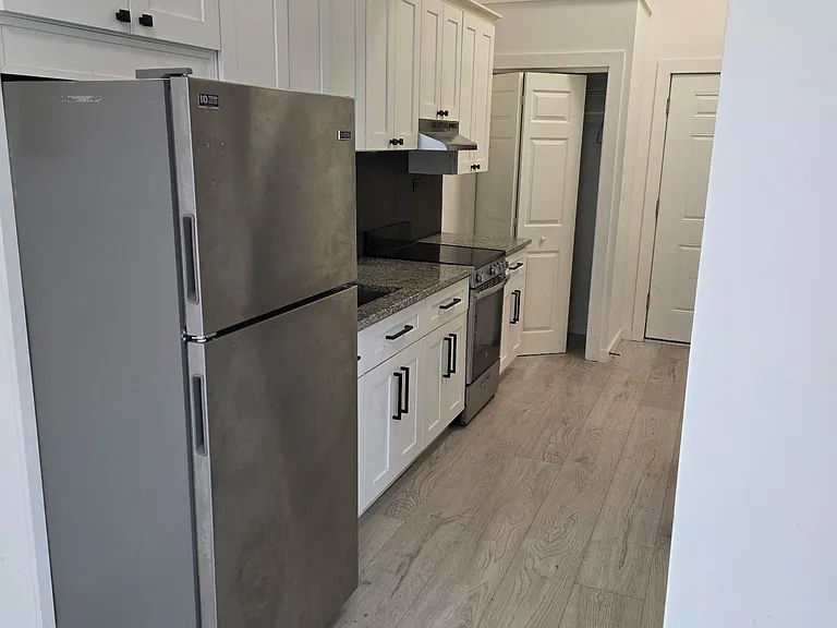 SHAKER KITCHEN