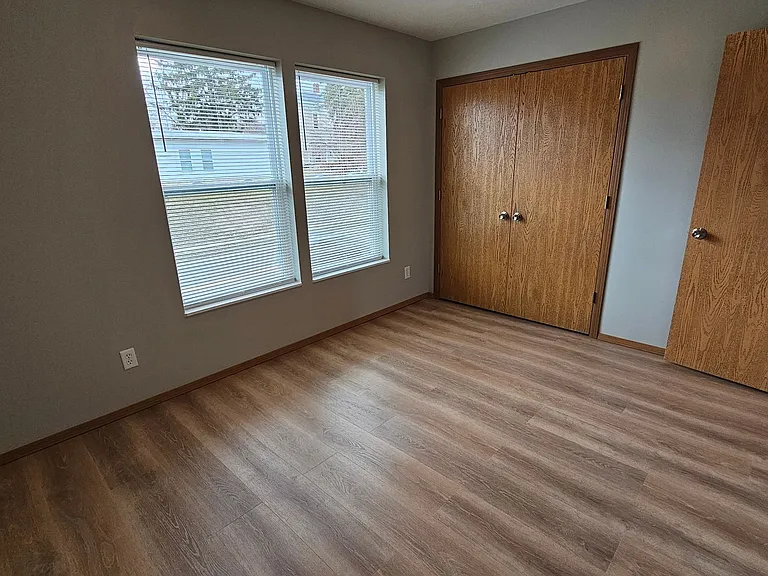 102 Benton St N — Photo 14