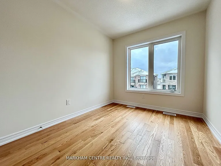 939 Crowsnest Holw — Photo 11