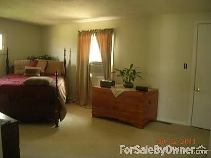 master bedroom : the deck, walk-in closet and bathroom are off this room :)