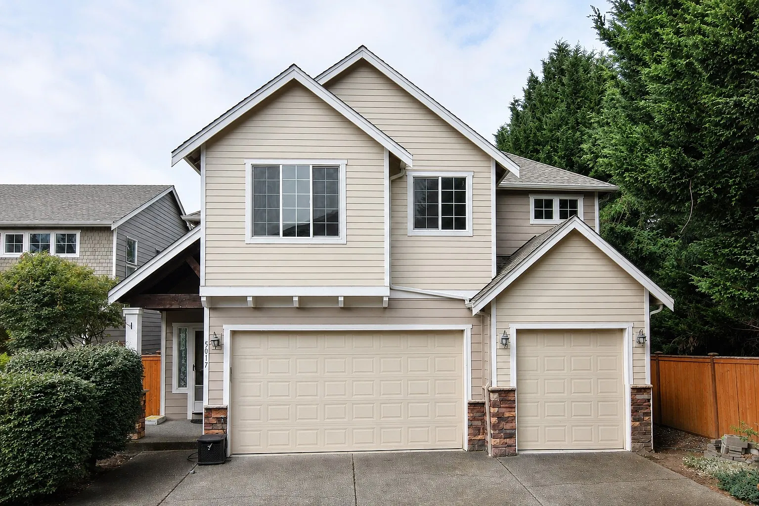 4 bed, 2.5 bath, 2652 sqft, $3,200 — Photo 1