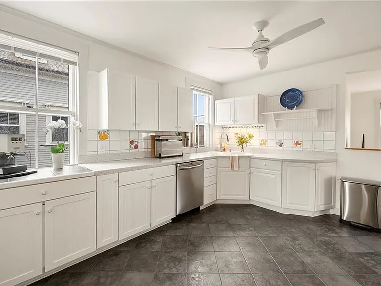 35 Marsh St — Photo 13