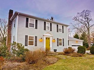 16 Meadowbrook Dr, Barrington, RI 02806