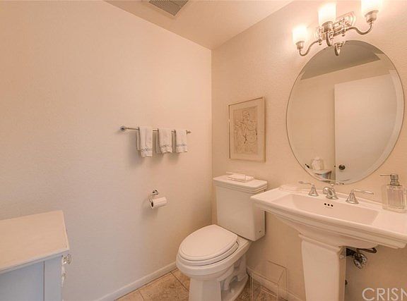 4th image of 17150 Burbank Blvd Unit 39