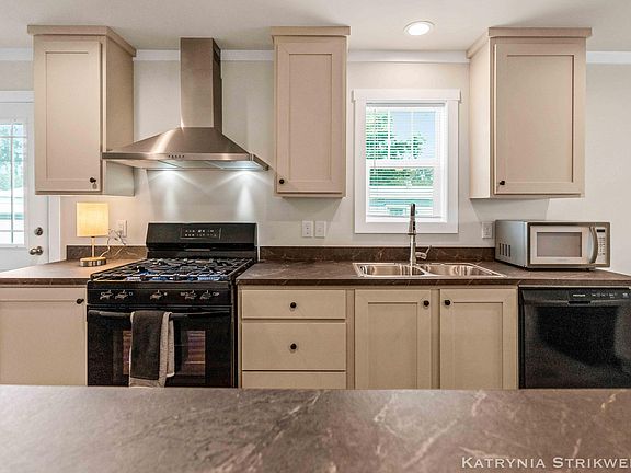 4th image of 145 W Pin Oak Dr
