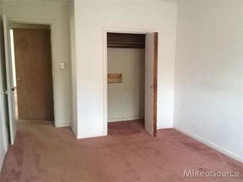 3rd image of 2096 Oaknoll St