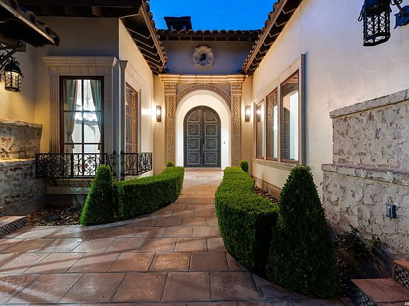 4th image of 211 AUGUSTA
