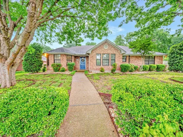 3213 Village Park Dr, Waco, TX 76708