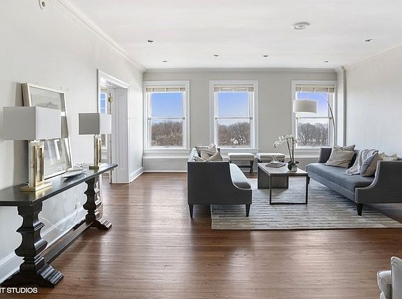 3rd image of 3530 N Lake Shore Dr APT 7A