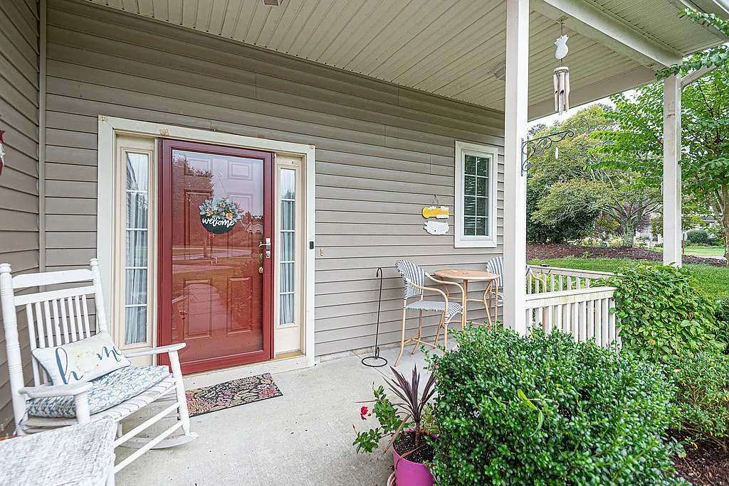 4 bed, 2059 sqft, $2,500 — Photo 2