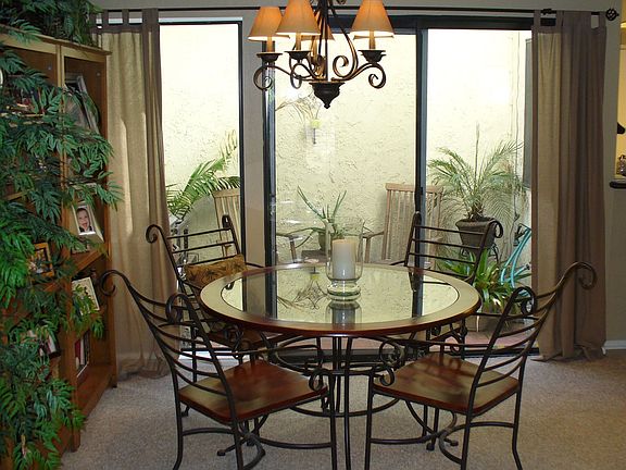 Dining are with private atrium