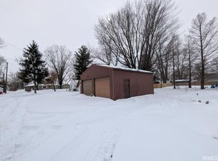 6 West St, Monroe City, IN 47557