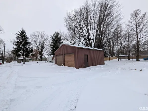 6 West St, Monroe City, IN 47557