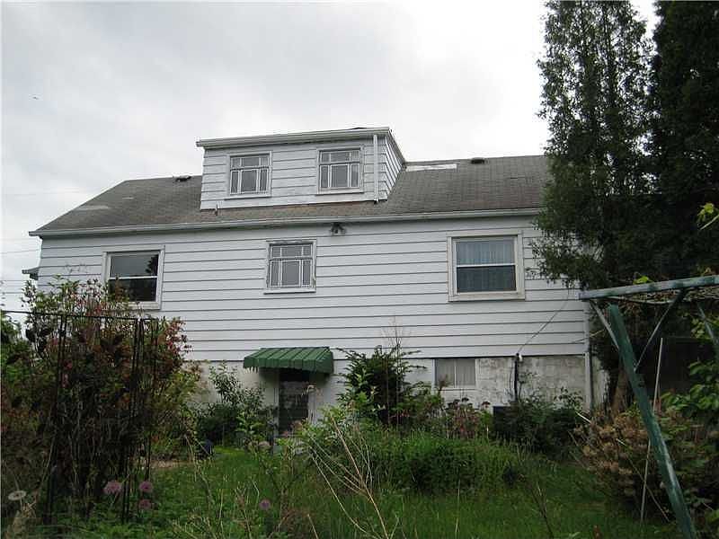 2nd image of 1520 Oak St