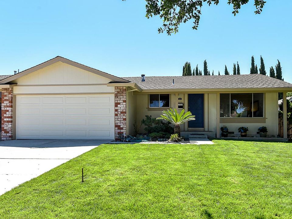 1st image of 3030 Balmoral Dr