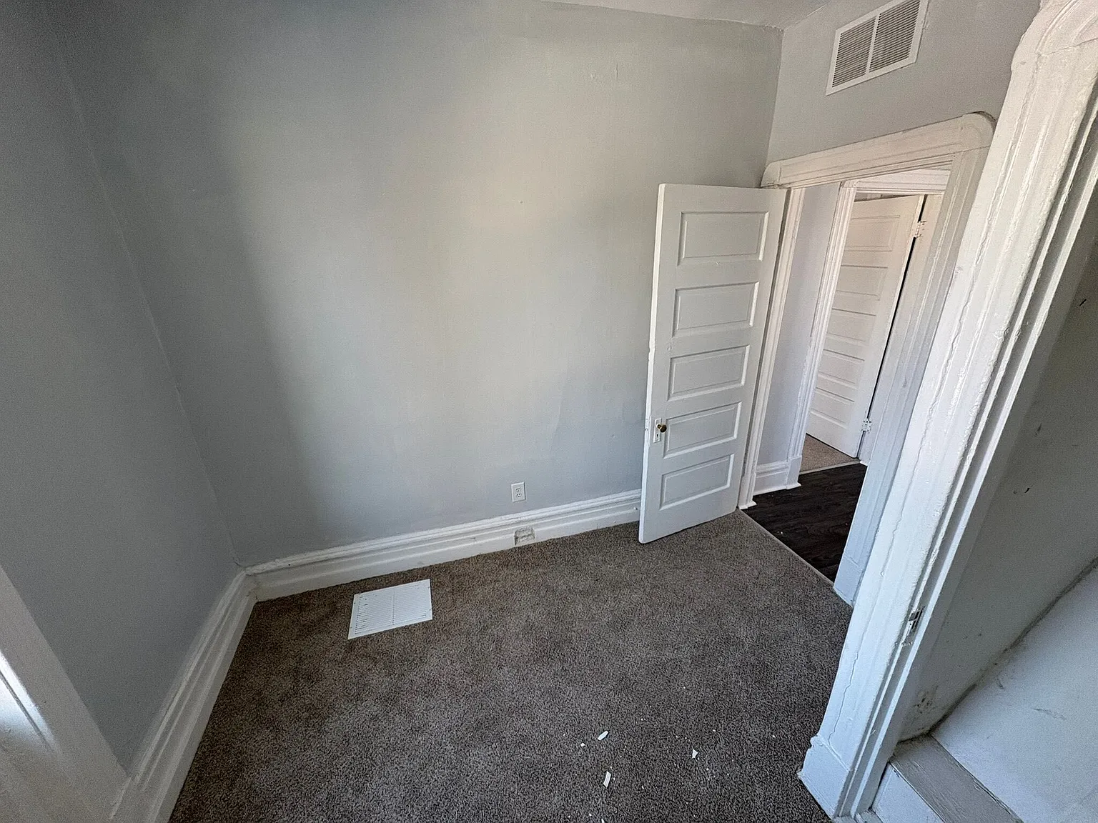 5846 Page Blvd - B — Photo 4