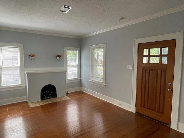 1012 Peddie St — Photo 5