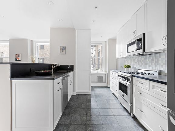 4th image of 800 W End Ave #9C