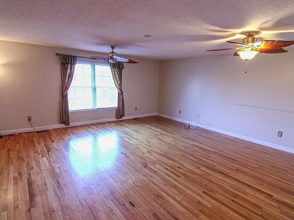 5th image of 312 Old Franklin Pl #5