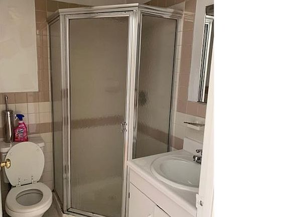 5th image of 1134 Jackson Ave Unit 3