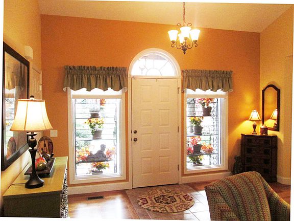 4th image of 120 Markham Ln