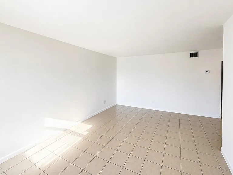 3701 SW 59th Ter — Photo 6
