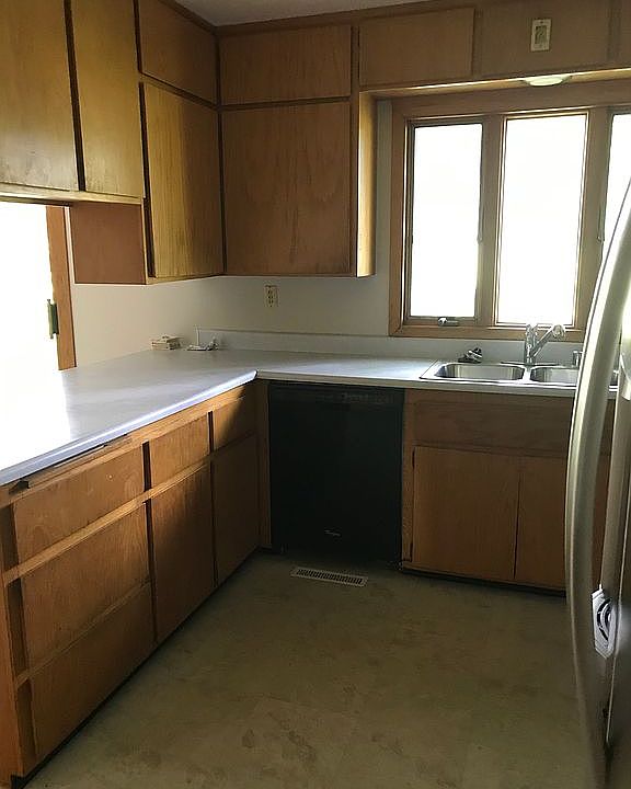 1st image of 2005 Plymouth St