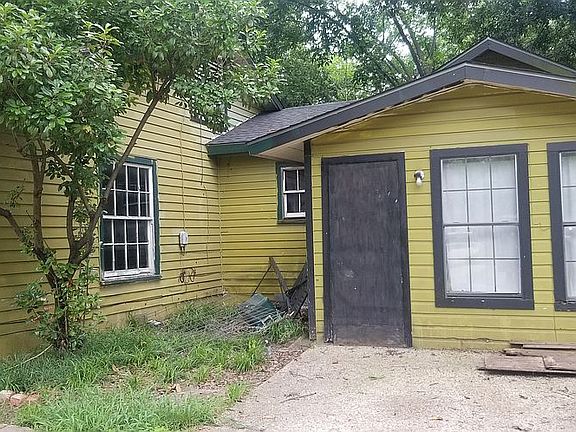 3rd image of 2411 W Collin St