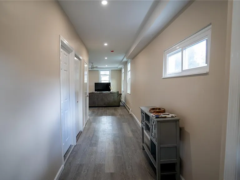 128 E Spruce St — Photo 2