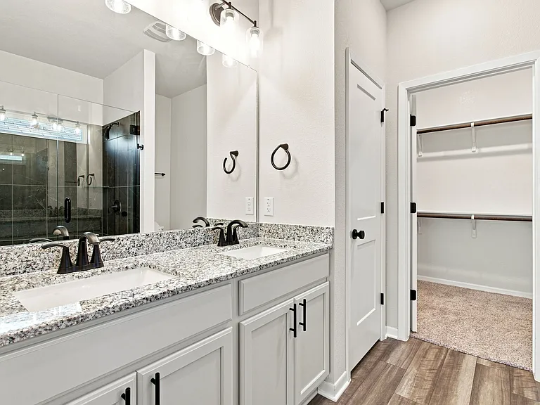 2827 Fox River Dr — Photo 18