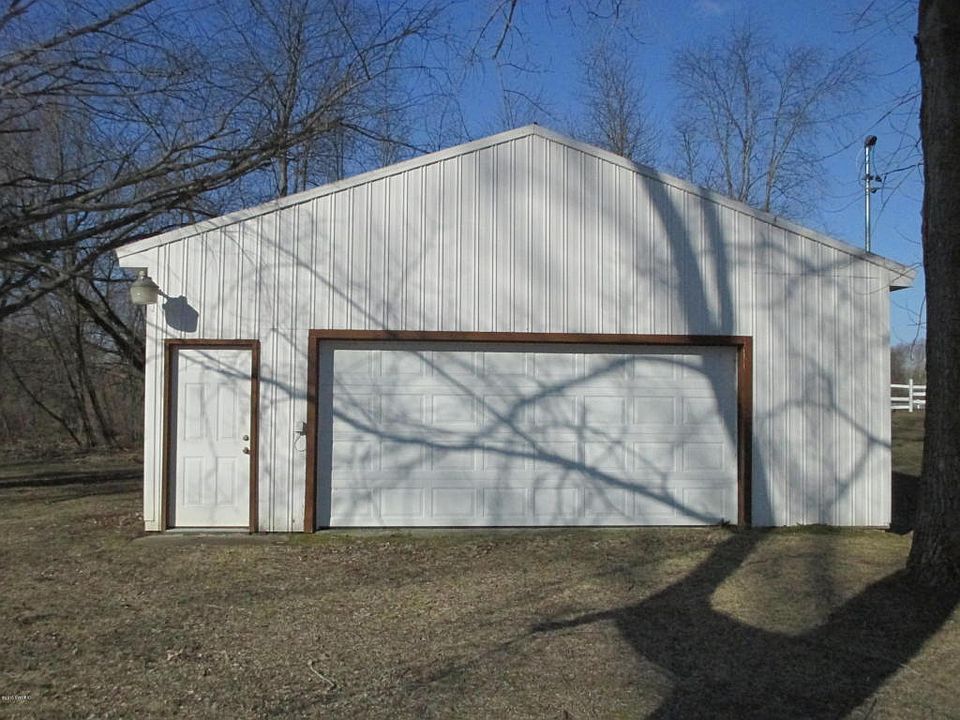 2nd image of 10240 Poplar Dr NE
