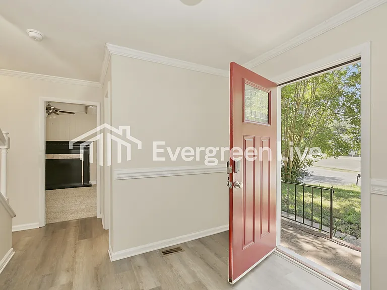 3410 Winchester Dr — Photo 3