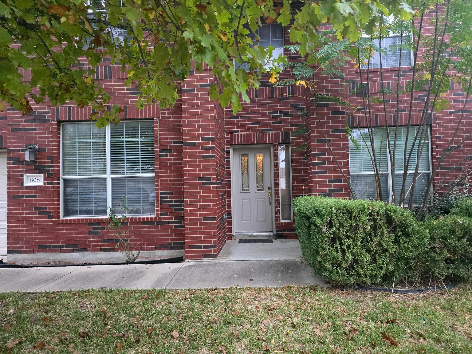 6 bed, 4.5 bath, 3726 sqft, $3,295 — Photo 3