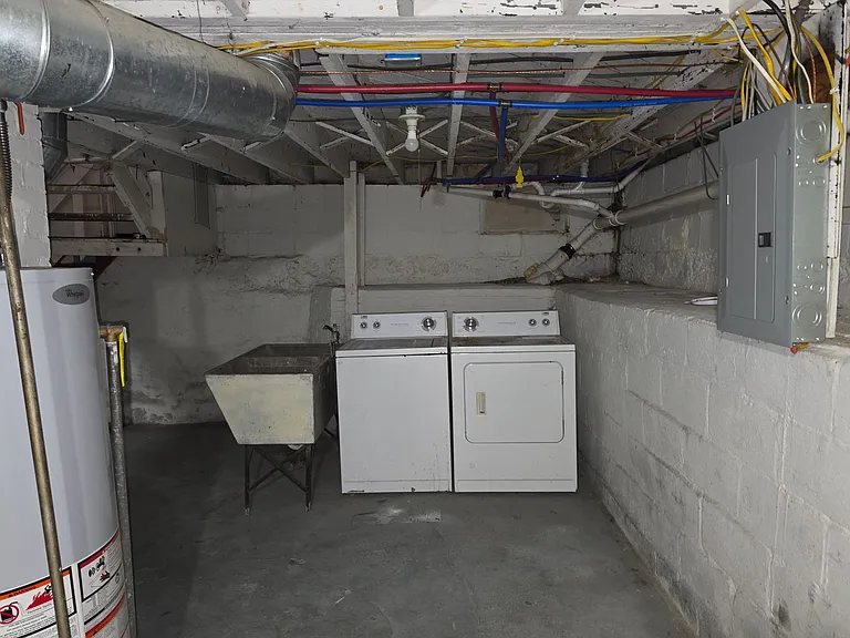 905 E Washington St — Photo 28