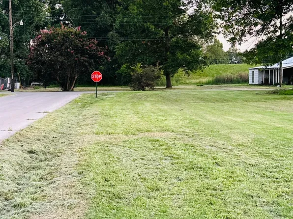 1818 Eubanks St, Newport, AR 72112