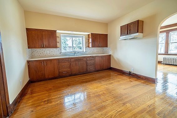 3rd image of 2445 S 58th Ct