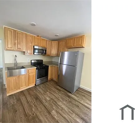 2 bed, 879 sqft, $3,052 — Photo 2