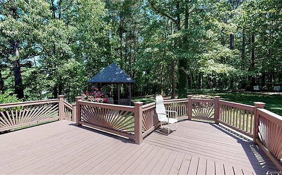 4th image of 113 Whiterock Dr