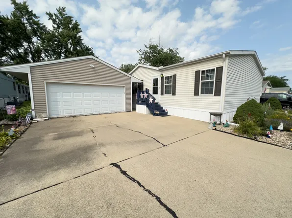 320 Avenue F, Bloomington, IL 61704