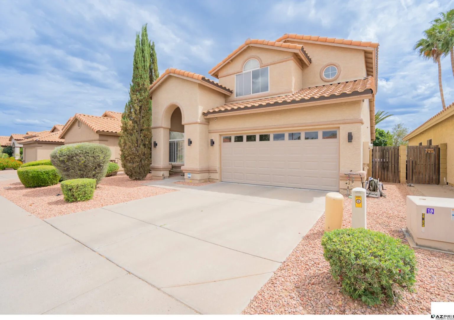 This Charming and Spacious 4/2.5 Single Family Phoenix house is Perfect for Comfortable Living! — Photo 1