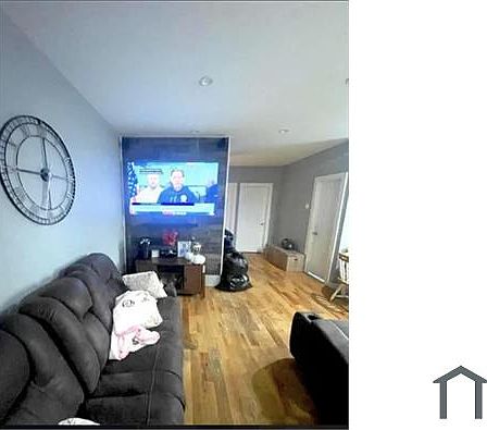 1st image of 11050 Farmers Blvd