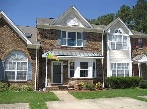 1st image of 904 S Lake Cir